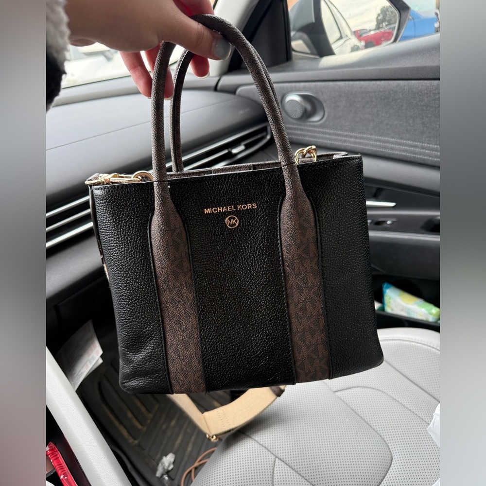 Michael kors purse/ crossbody